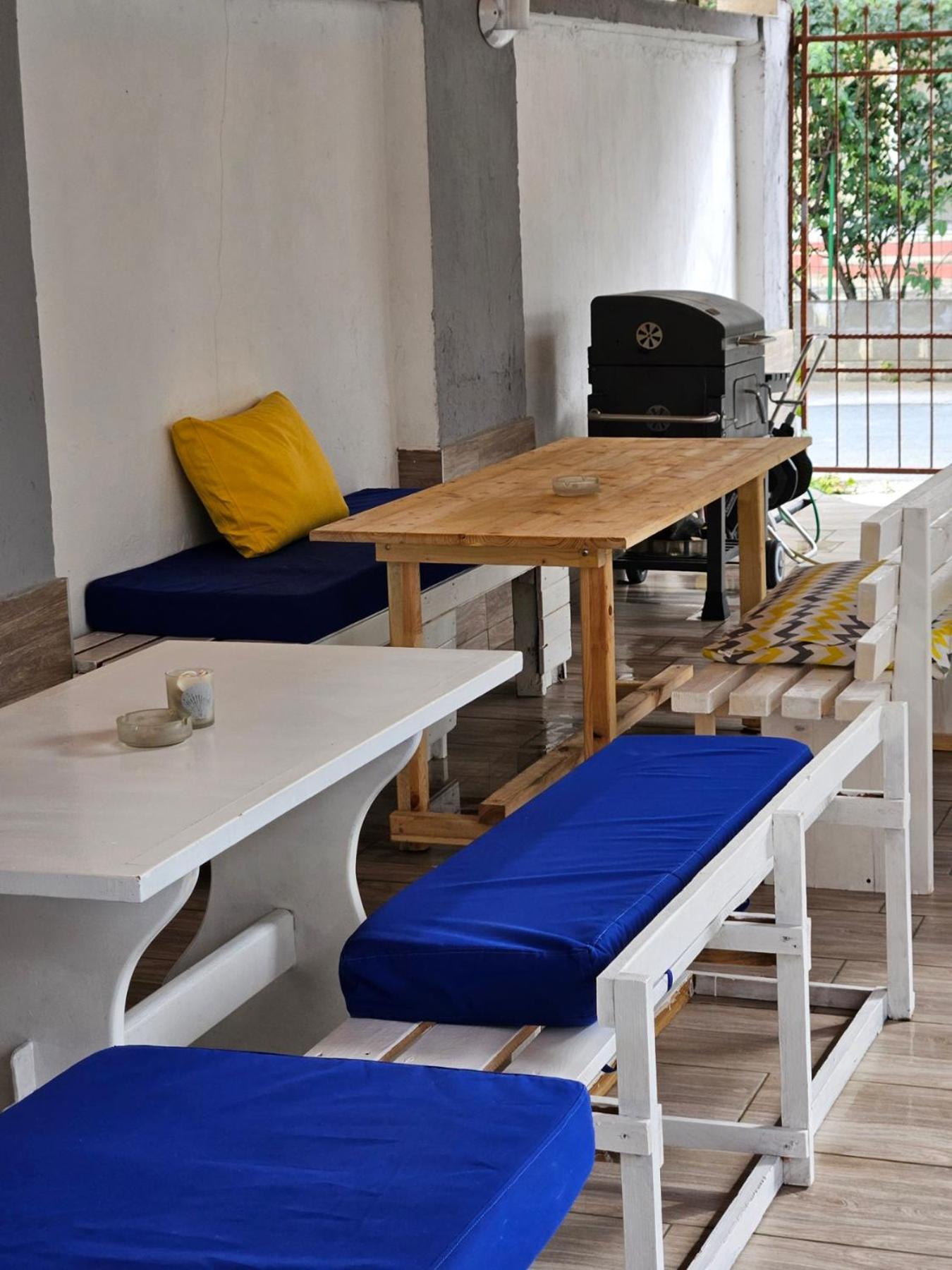 Guest House Petrovi 라브다 외부 사진