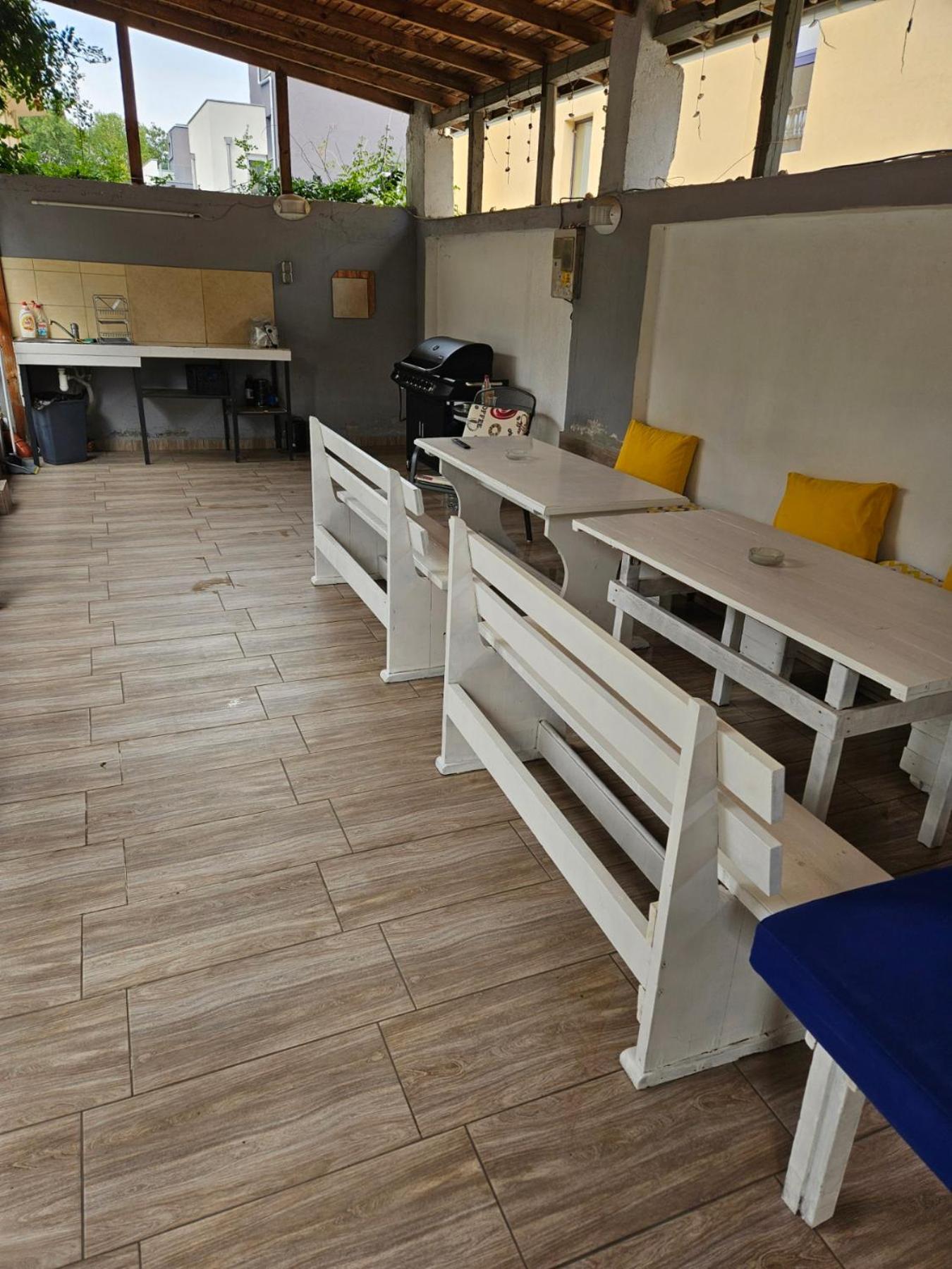 Guest House Petrovi 라브다 외부 사진
