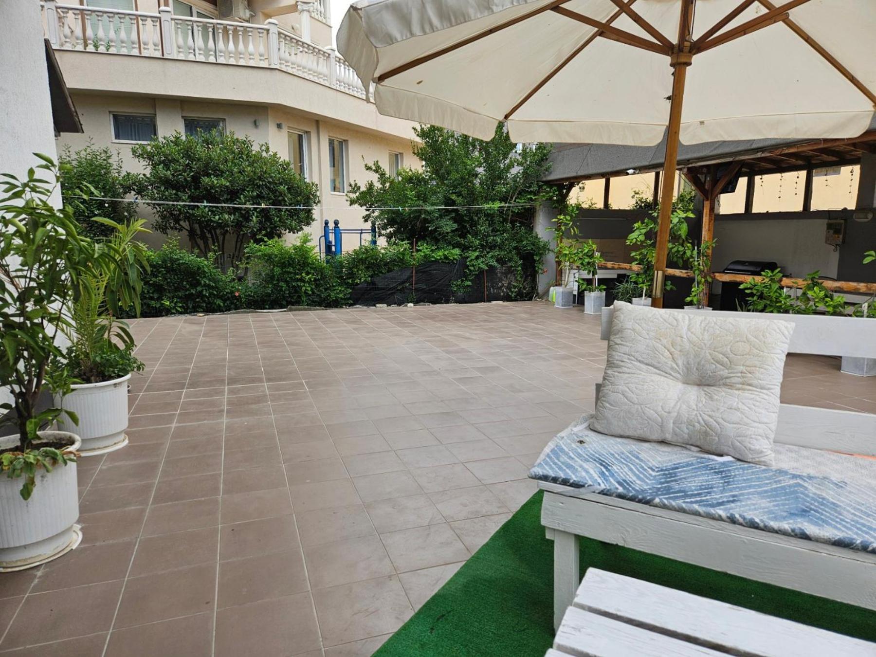 Guest House Petrovi 라브다 외부 사진