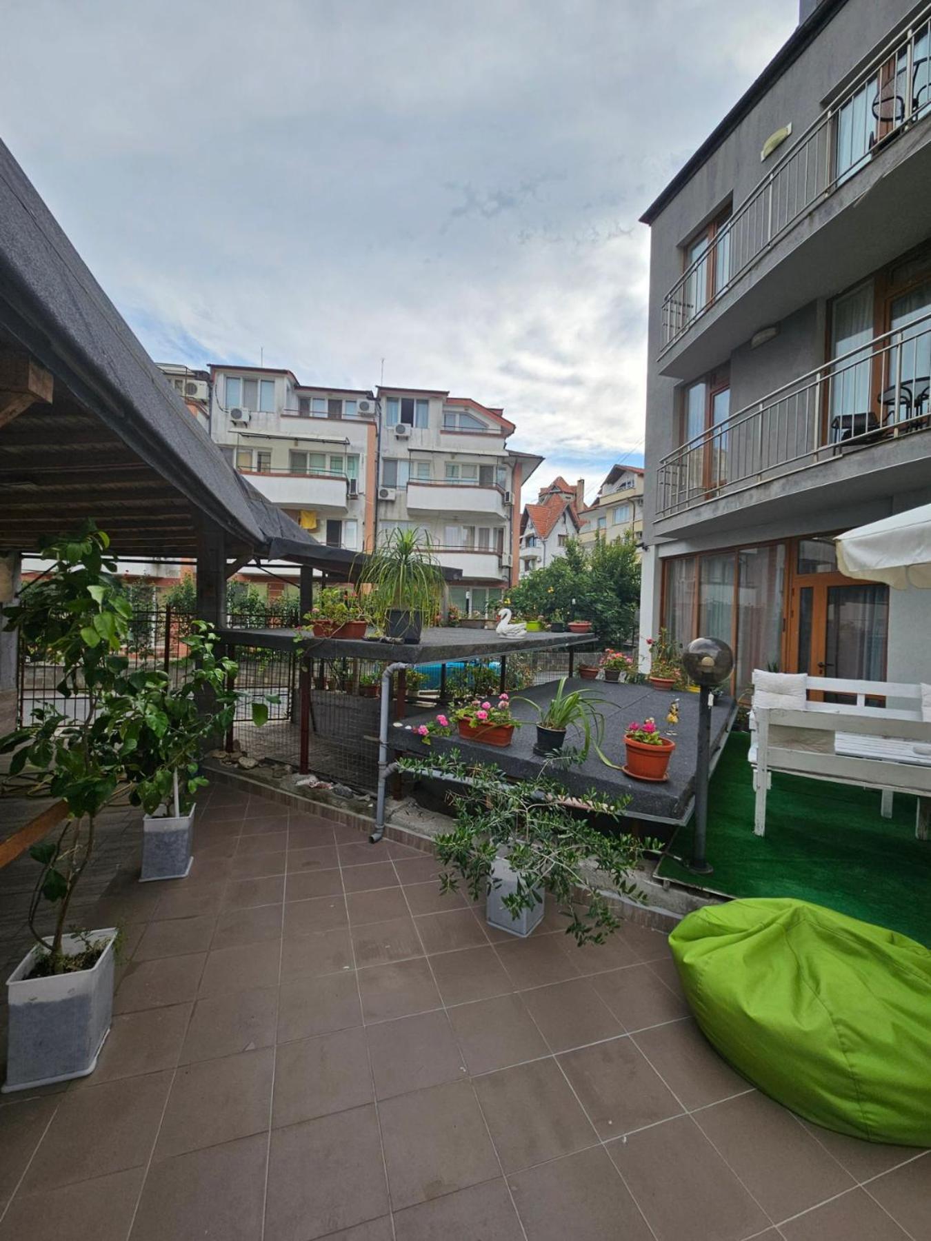 Guest House Petrovi 라브다 외부 사진