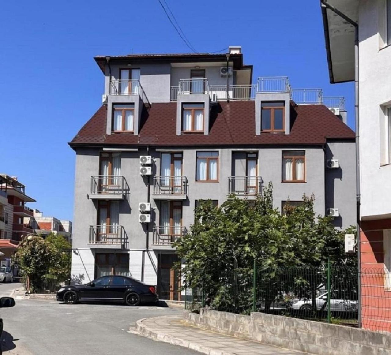 Guest House Petrovi 라브다 외부 사진