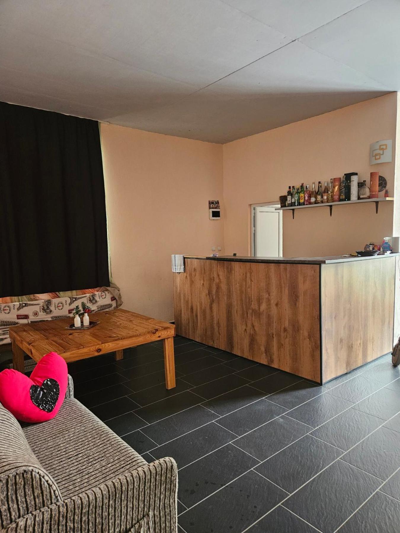 Guest House Petrovi 라브다 외부 사진