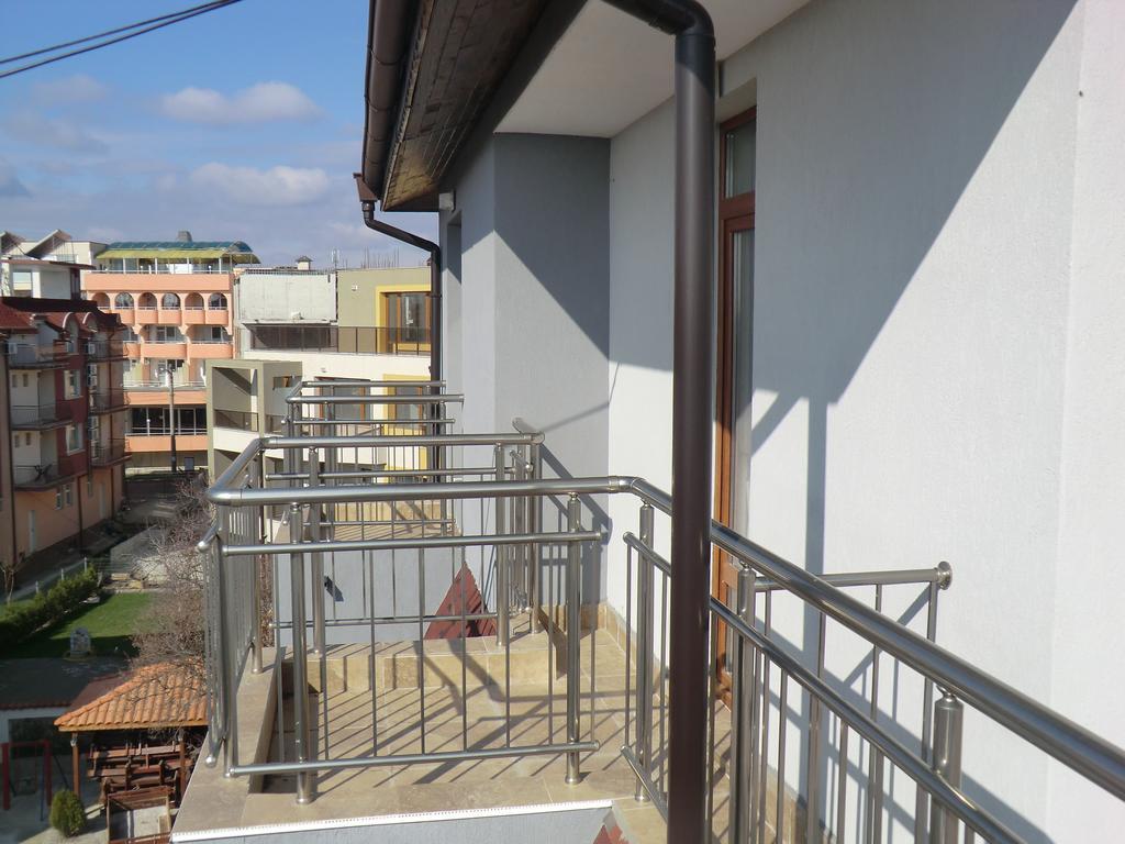 Guest House Petrovi 라브다 외부 사진